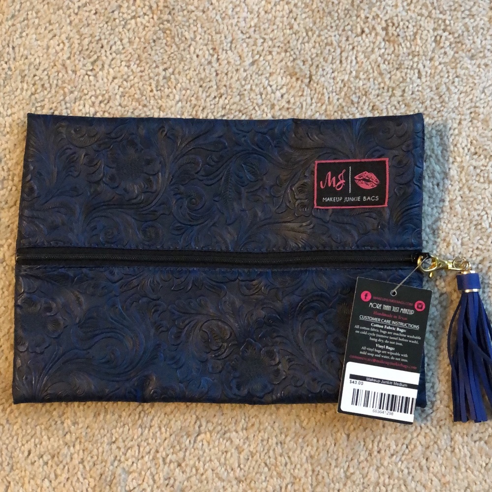 NWT MAKEUP JUNKIE BAG MEDIUM